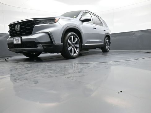 Used 2024 Honda Pilot Touring image 28