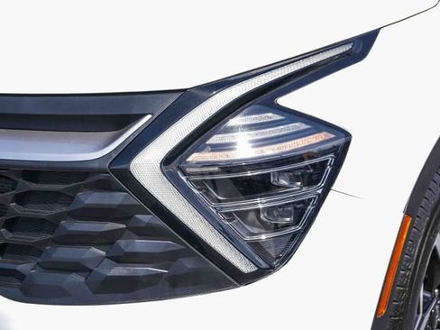Certified 2024 Kia Sportage LX FWD image 12