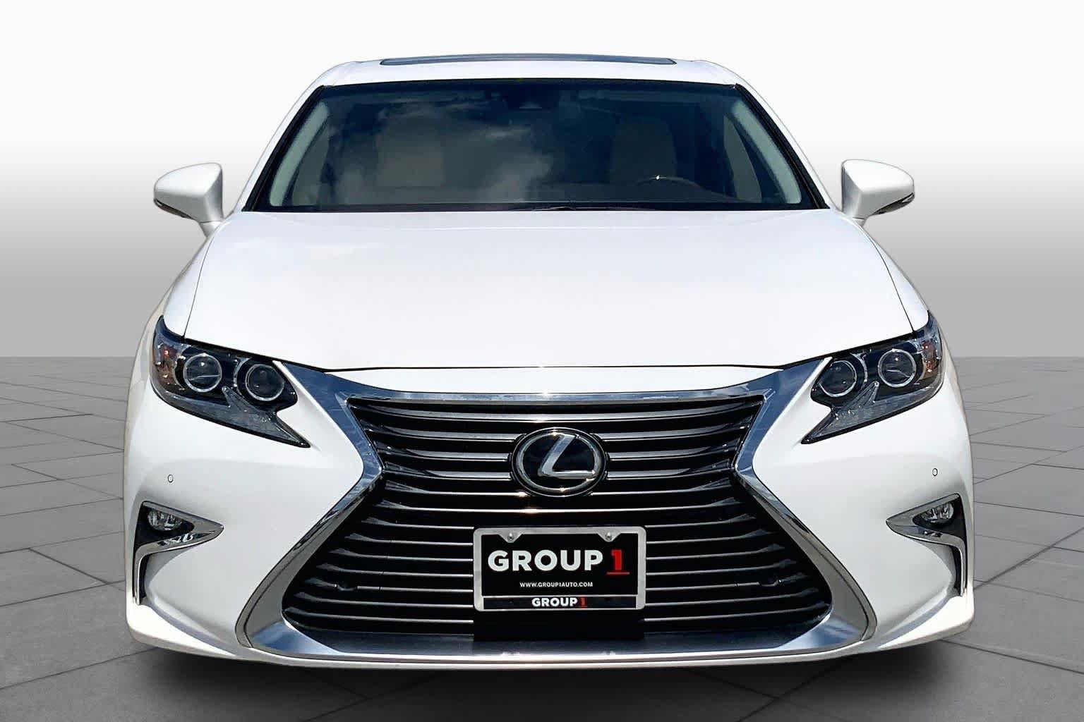 Used 2017 Lexus ES 350 w/ Luxury Package FWD image 4