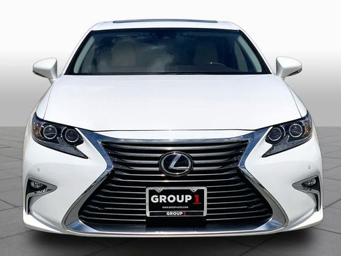 Used 2017 Lexus ES 350 w/ Luxury Package FWD image 4