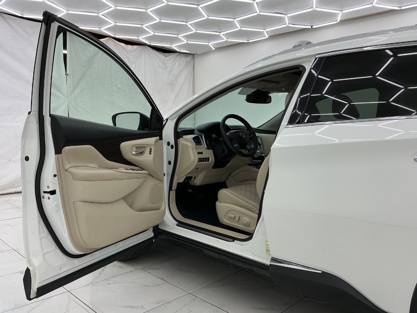 Used 2019 Nissan Murano Platinum w/ Cargo Package AWD/4WD image 16