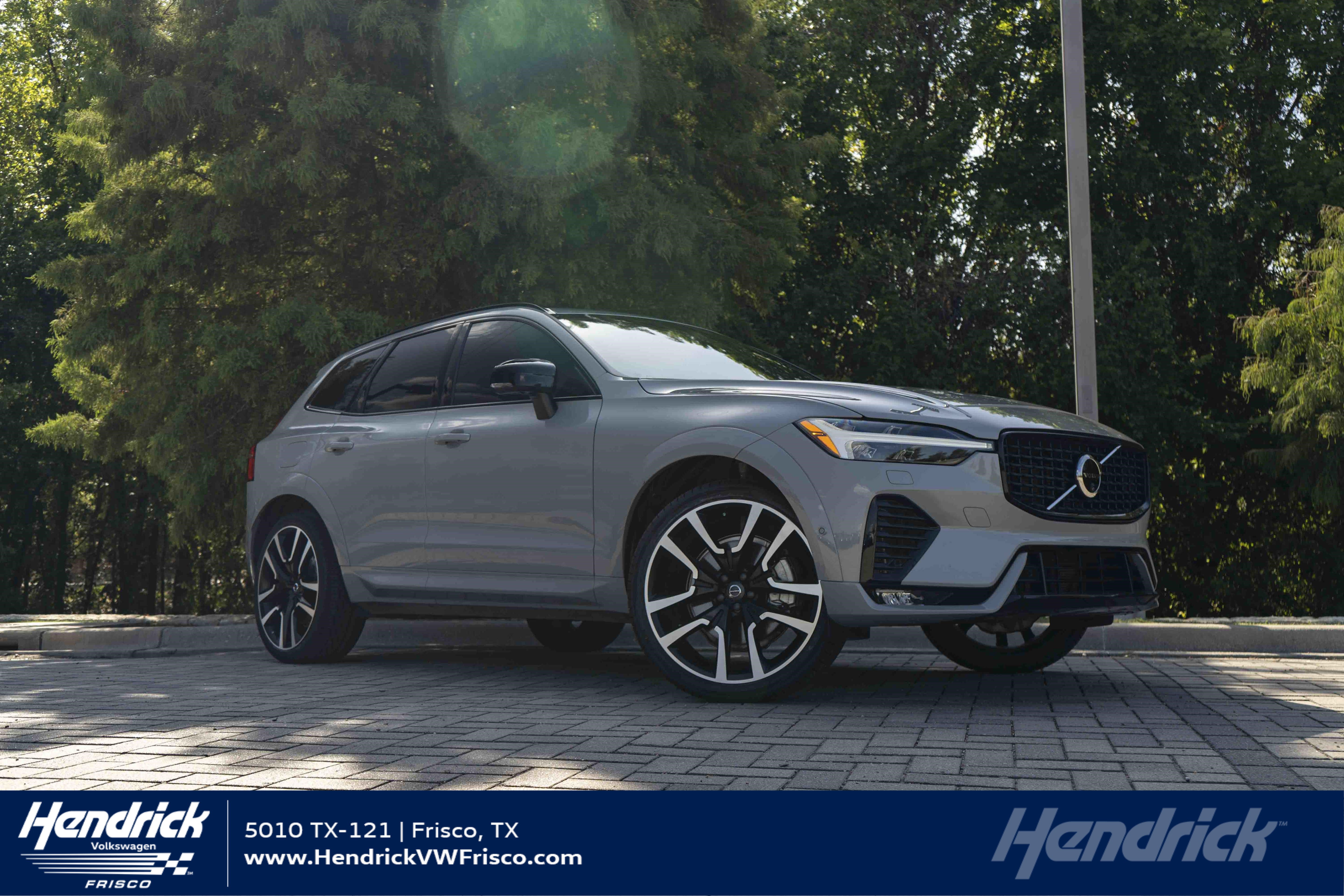 Used 2024 Volvo XC60 B5 Ultimate w/ Protection Package Premier AWD/4WD image 1