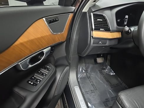 Used 2024 Volvo XC90 B5 Plus image 29