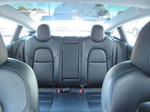 Used 2019 Tesla Model 3 Standard Range image 32