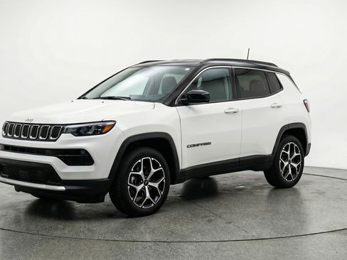 Used 2025 Jeep Compass Limited image 3
