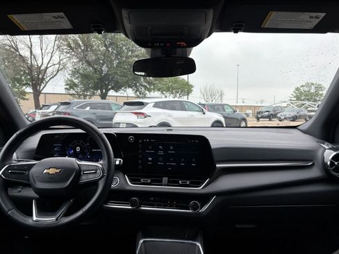 Used 2025 Chevrolet Equinox LT FWD image 36