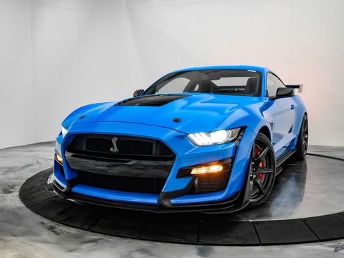 Used 2022 Ford Mustang Shelby GT500 w/ Carbon Fiber Track Pack RWD image 5