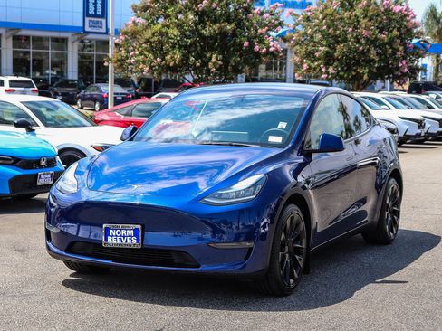 Used 2023 Tesla Model Y Long Range AWD/4WD image 3