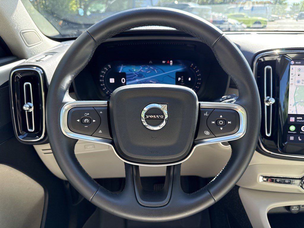Used 2025 Volvo XC40 B5 Plus AWD/4WD image 19