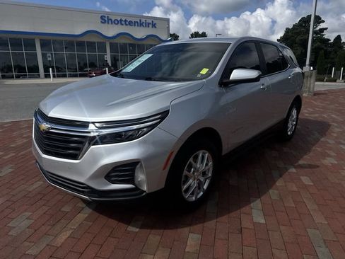 Used 2022 Chevrolet Equinox LT FWD image 1