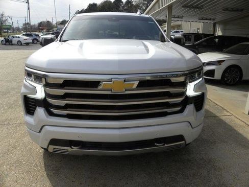 Used 2022 Chevrolet Silverado 1500 High Country w/ Technology Package AWD/4WD image 6