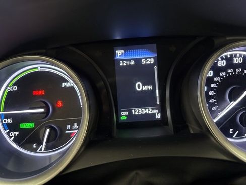 Used 2022 Toyota Camry LE image 28