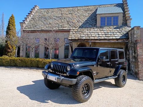 Used 2014 Jeep Wrangler Unlimited Sahara w/ Connectivity Group image 81