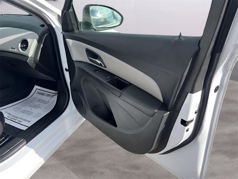 Used 2015 Chevrolet Cruze LS image 18