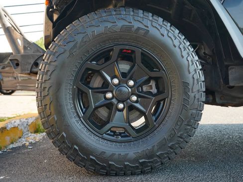 Used 2018 Jeep Wrangler Unlimited Rubicon AWD/4WD image 12