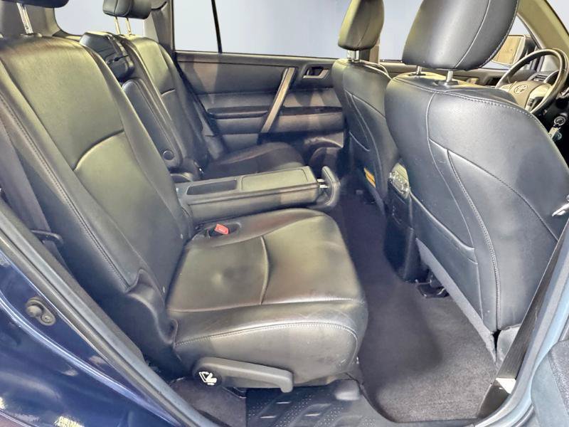 Used 2013 Toyota Highlander SE AWD/4WD image 19