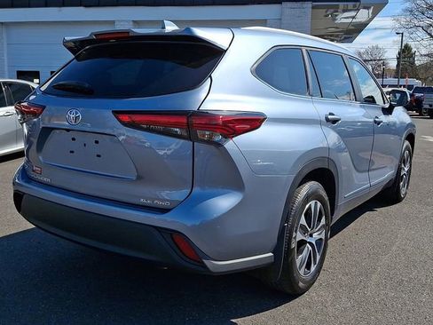 Used 2023 Toyota Highlander XLE image 6