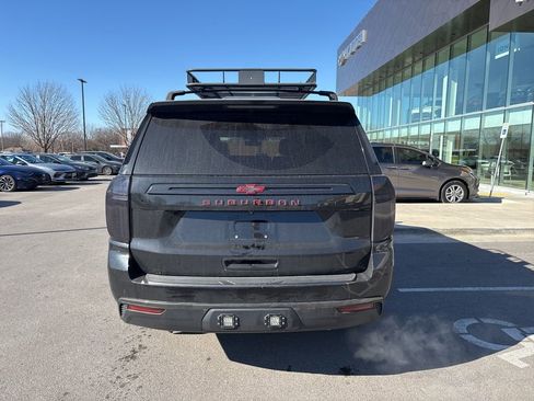 Used 2021 Chevrolet Suburban Z71 w/ Z71 Off-Road Package image 9