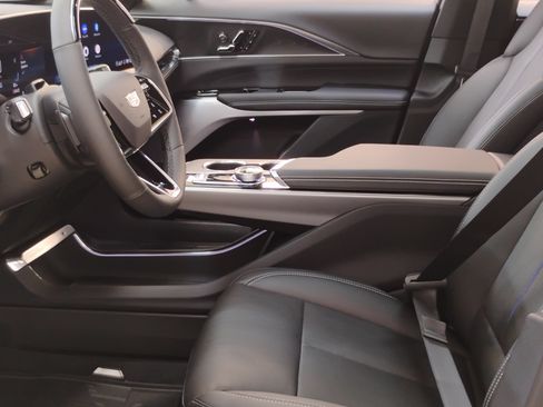 New 2025 Cadillac Lyriq Sport image 31