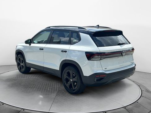 Used 2026 Volkswagen Taos SE AWD/4WD image 5