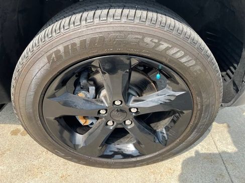 Used 2025 Jeep Grand Cherokee Altitude AWD/4WD image 8