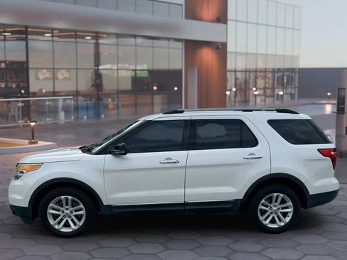 Used 2013 Ford Explorer XLT FWD image 4