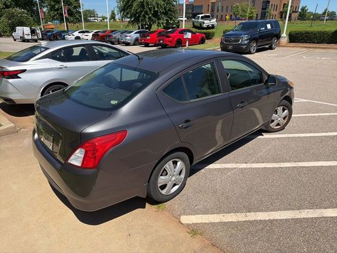 Used 2015 Nissan Versa S FWD image 9
