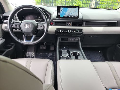 Used 2025 Honda Pilot Touring image 15