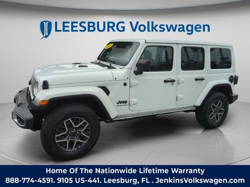 Used 2025 Jeep Wrangler Unlimited Sahara AWD/4WD image 13