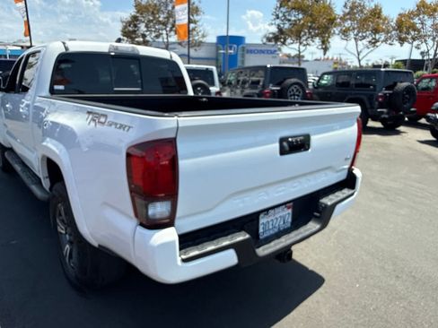 Used 2019 Toyota Tacoma TRD Sport RWD image 18