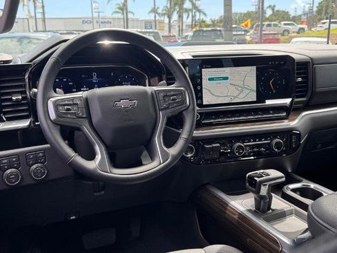 Used 2025 Chevrolet Silverado 1500 LT Trail Boss w/ LT Trail Boss Premium Package AWD/4WD image 28