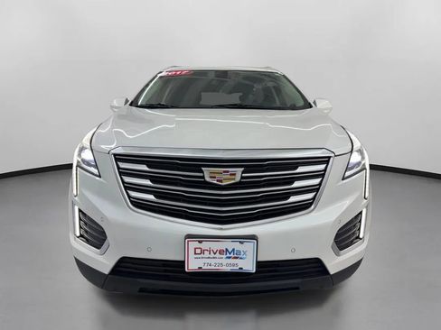 Used 2017 Cadillac XT5 Premium Luxury FWD image 2