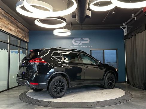 Used 2018 Nissan Rogue SV w/ Premium Package AWD/4WD image 3