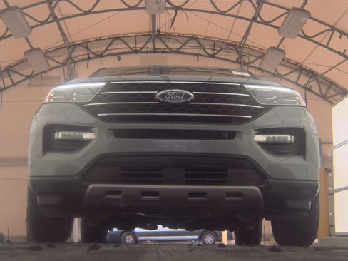 Used 2023 Ford Explorer XLT w/ Equipment Group 202A RWD image 2