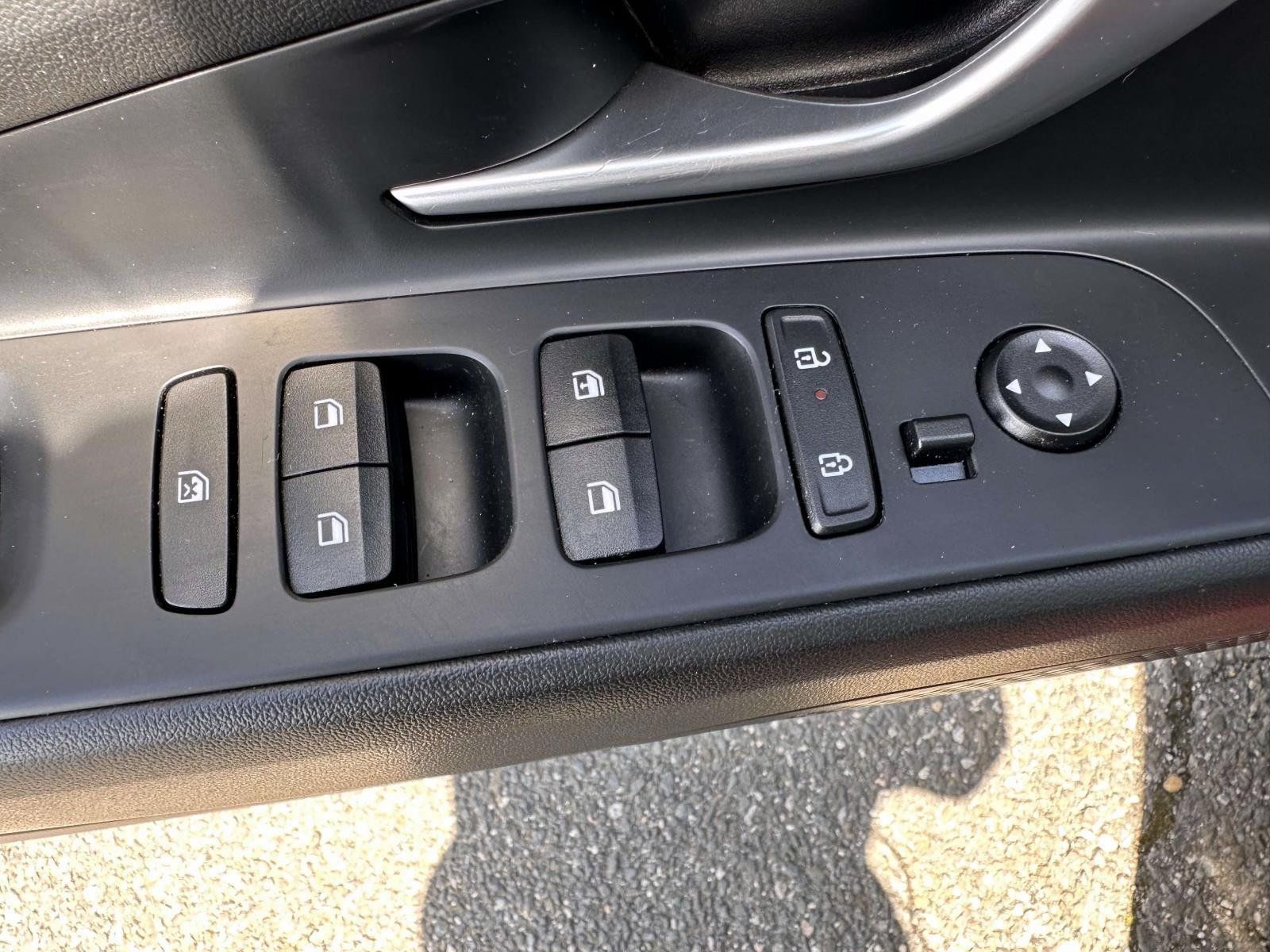 Used 2024 Hyundai Elantra SE FWD image 9