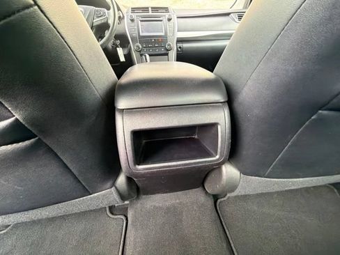 Used 2015 Toyota Camry SE FWD image 16
