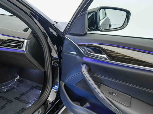 Certified 2022 BMW 530i w/ Convenience Package image 18
