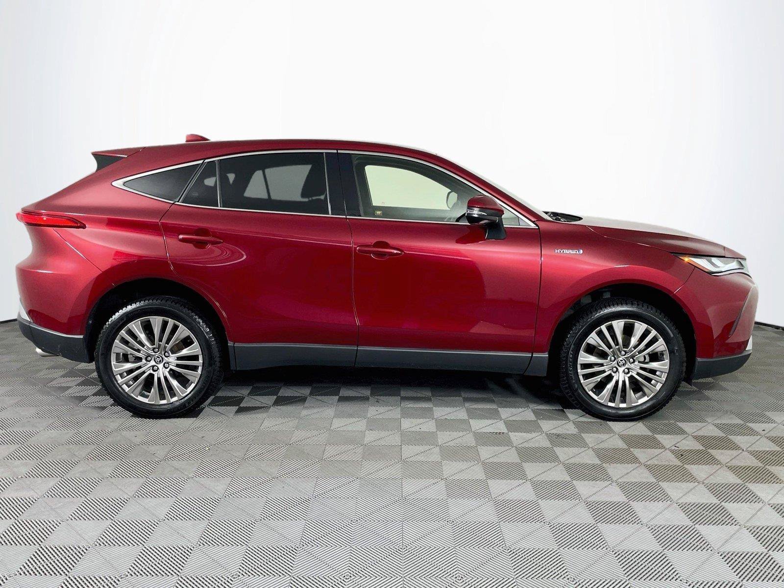 Used 2021 Toyota Venza Limited w/ Carpet Mat Package (TMS) AWD/4WD image 10