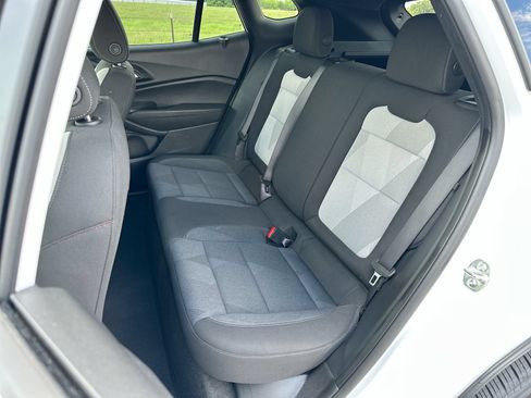 Used 2025 Chevrolet Trax RS w/ Sunroof Package FWD image 22