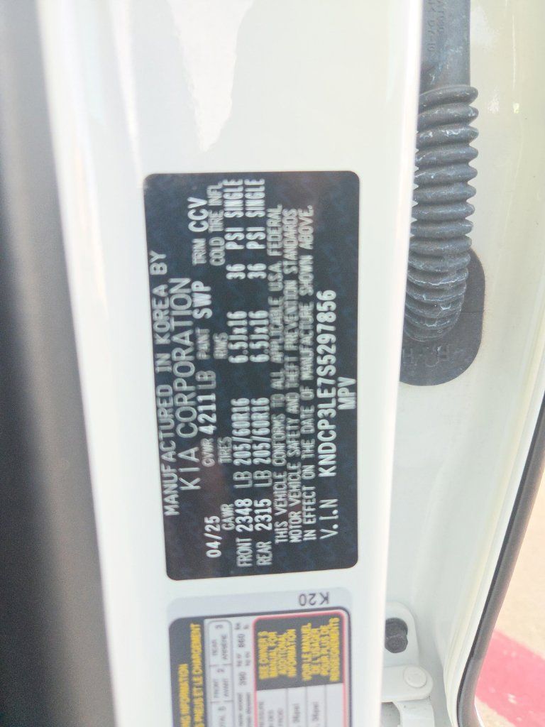 Used 2025 Kia Niro LX FWD image 3