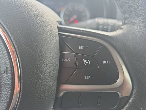 Used 2020 Jeep Renegade Limited w/ UConnect 8.4 Nav Group AWD/4WD image 29