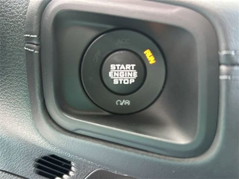 Used 2025 Jeep Gladiator Mojave w/ Convenience Group image 16