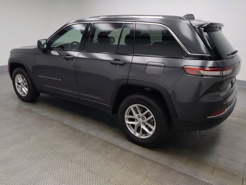 Used 2023 Jeep Grand Cherokee Laredo AWD/4WD image 3