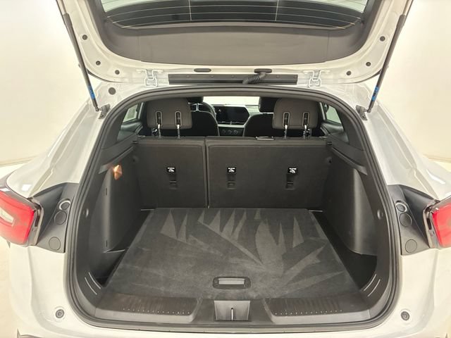 Used 2024 Chevrolet Trax RS w/ Sunroof Package FWD image 17
