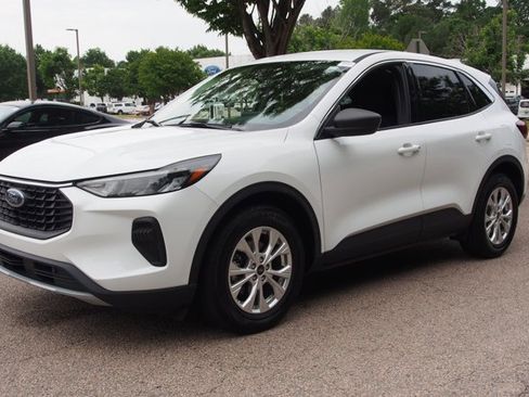 Certified 2023 Ford Escape Active FWD image 3