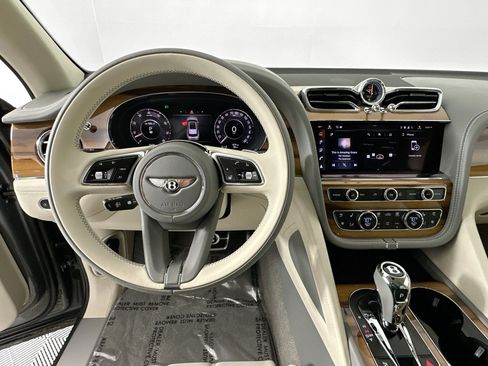 Used 2025 Bentley Bentayga Extended Wheelbase image 11