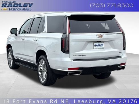 Used 2023 Cadillac Escalade Premium Luxury AWD/4WD image 3