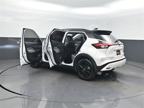 Used 2023 Nissan Kicks SR w/ SR Premium Package image 38