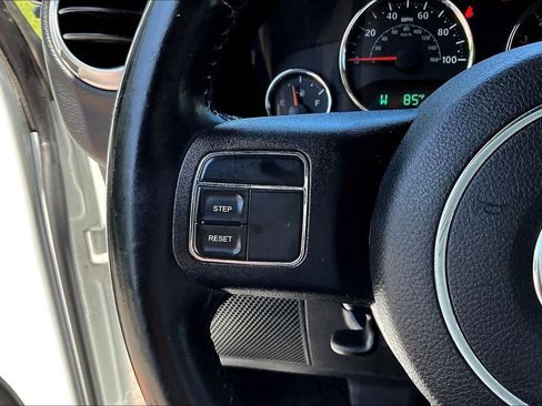 Used 2016 Jeep Wrangler Unlimited Sahara AWD/4WD image 10