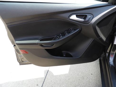 Used 2017 Ford Focus SE FWD image 16